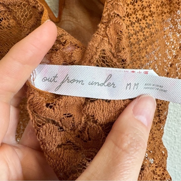 24 Urban Outfitters Out From Under Womens Medium Lace Cinnamon Bodysuit Dainty - Picture 3 of 7